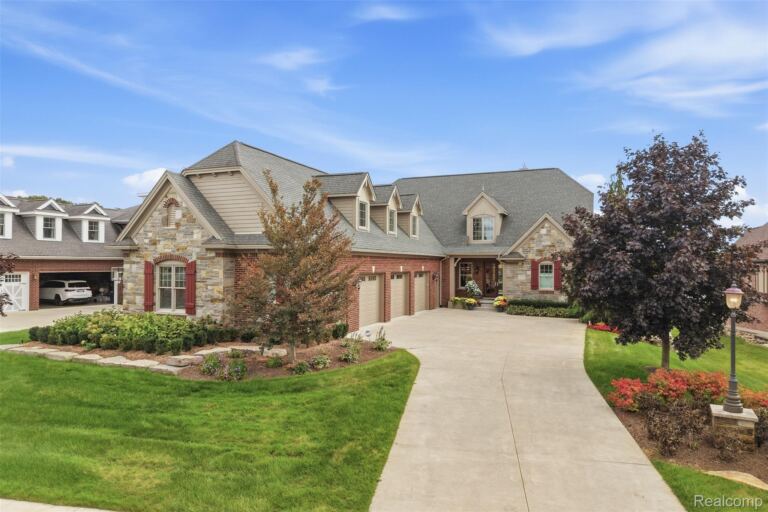 10423 Stoney Point Dr, Green Oak Township