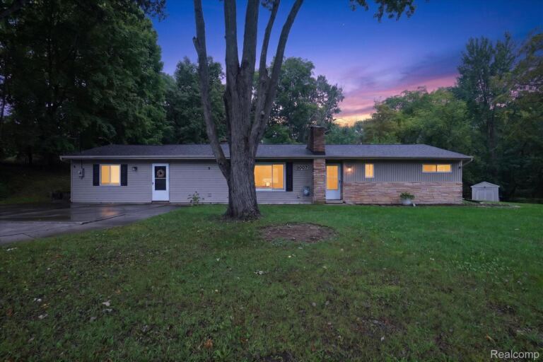 9007 Joseph St, Grand Blanc Charter Township