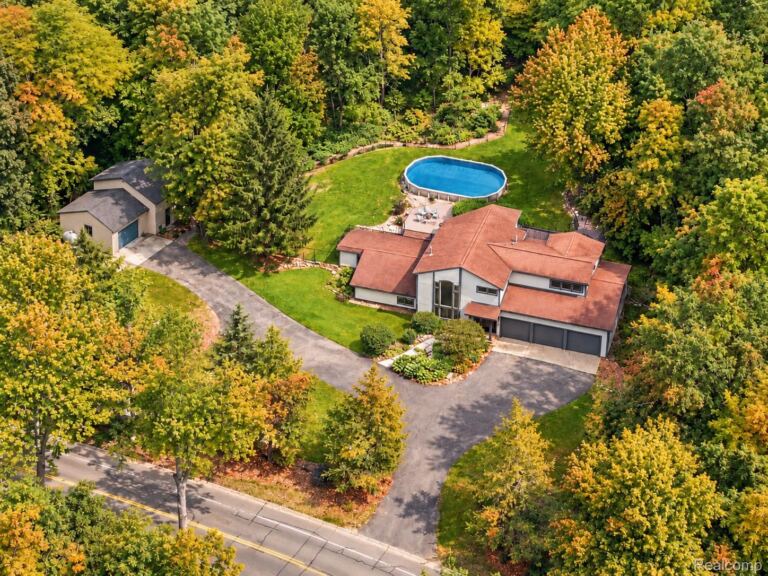 9319 Faussett Rd, Tyrone Township