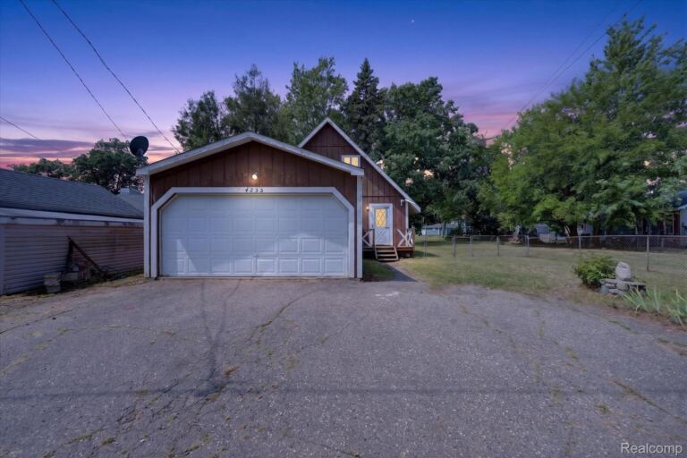 4235 Lake Grove Ct, White Lake