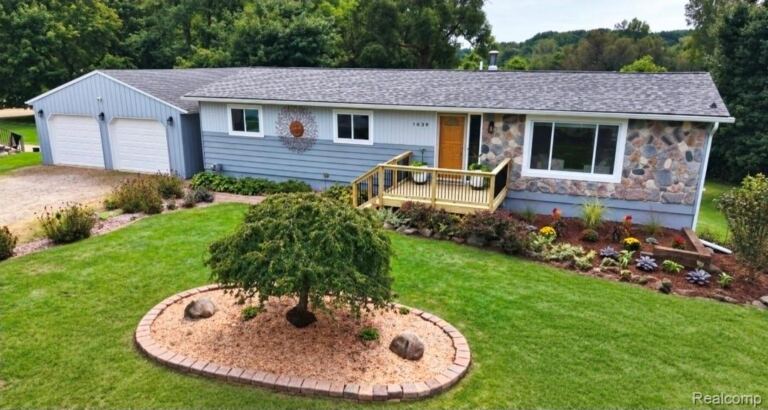 103 W Sherman St, Holly Village