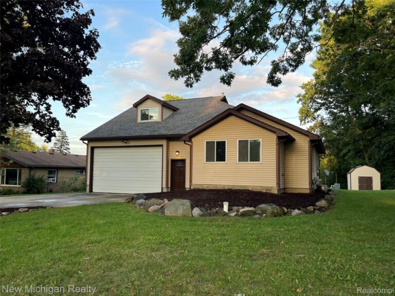 15133 Eddy Lake Rd, Holly