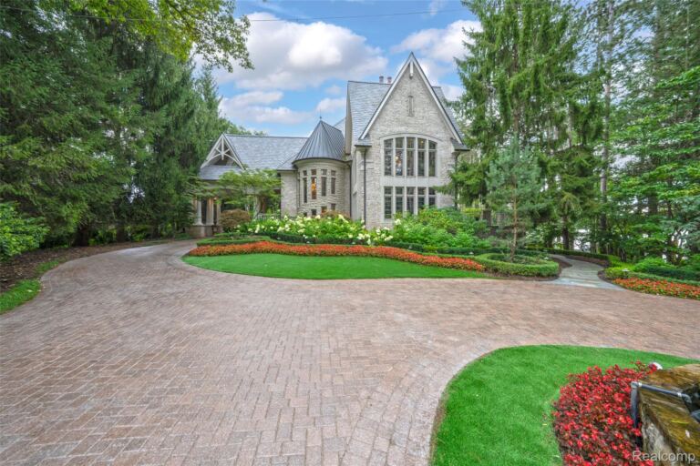 5621 Arbor Bay Ct, Genoa Township