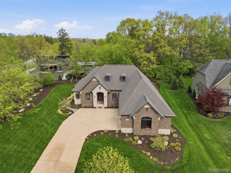 3513 Pointe Shore Dr, Brighton