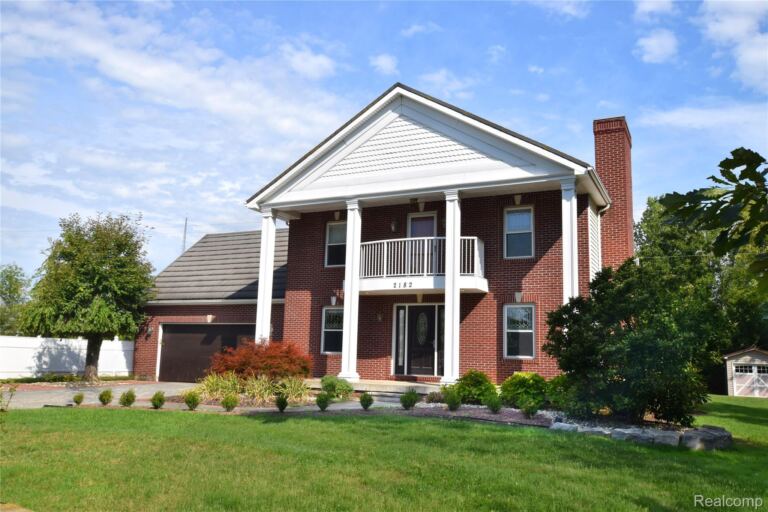 2182 Wiggins Rd, Fenton Charter Township