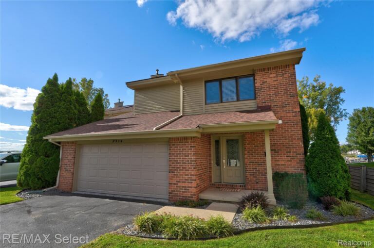 2214 Bowles St, Fenton Charter Township