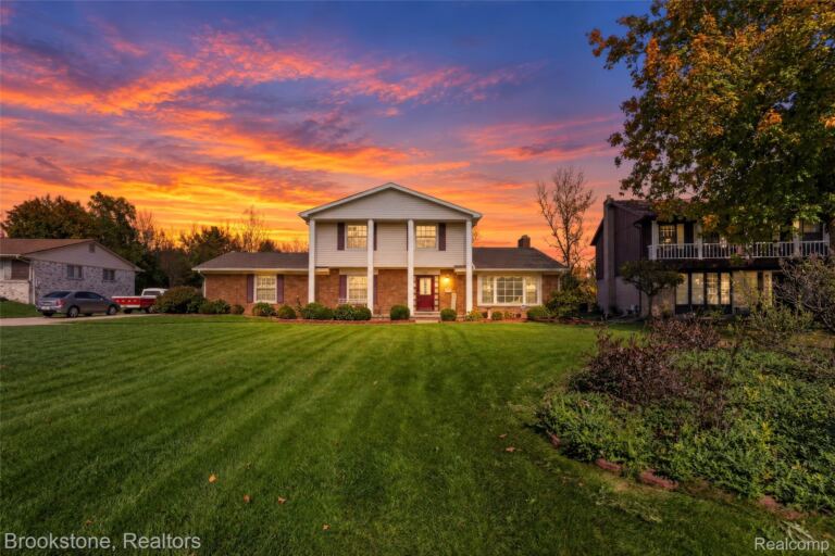 471 Boutell Dr, Grand Blanc