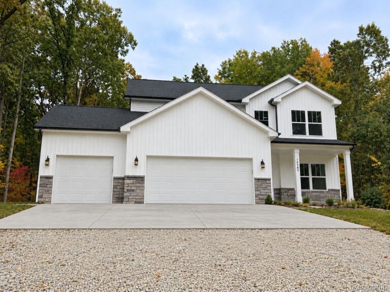 16085 Catalpa Ridge Dr, Holly Township