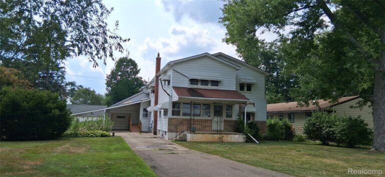 1810 Thorndale St, Commerce Charter Township