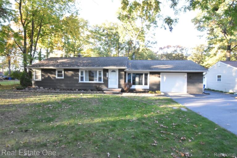 5674 Brunswick Blvd, Waterford Charter Township