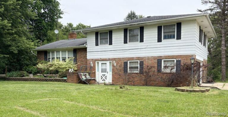 5881 Rowland Pine Ct, Marion Township
