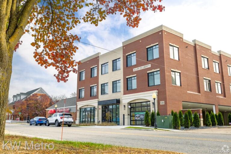 120 E Liberty St, Milford