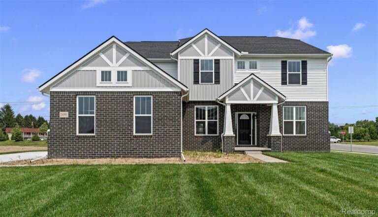 26591 Triple Crown Dr, South Lyon