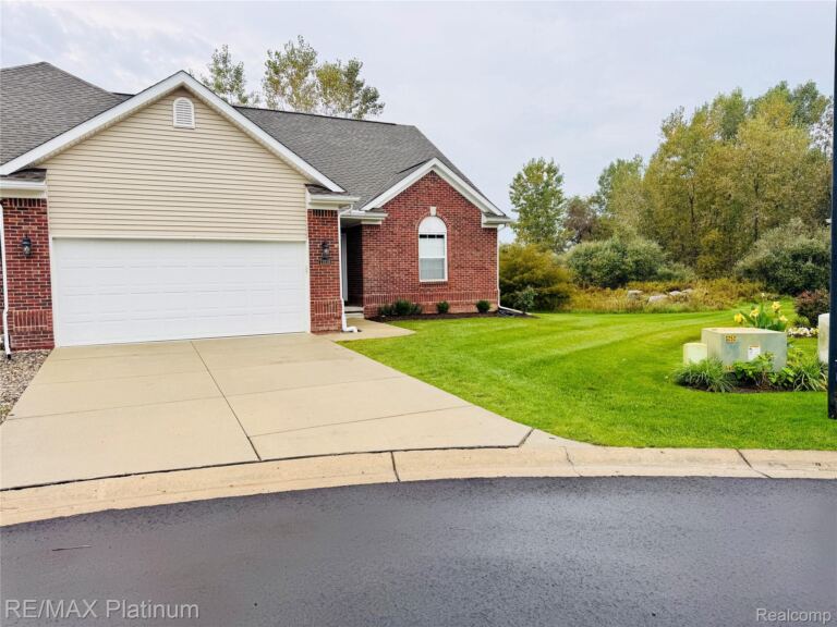 13318 Blue Spruce Ct, Fenton Charter Township