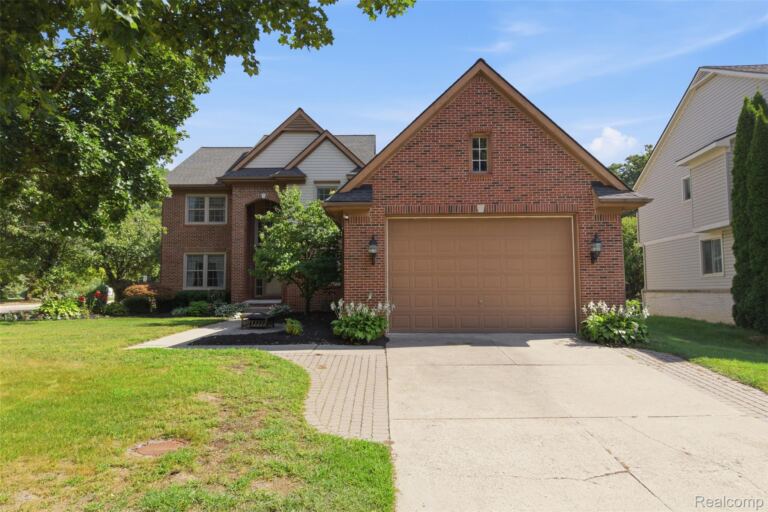 1188 Trailside Blvd, Wixom