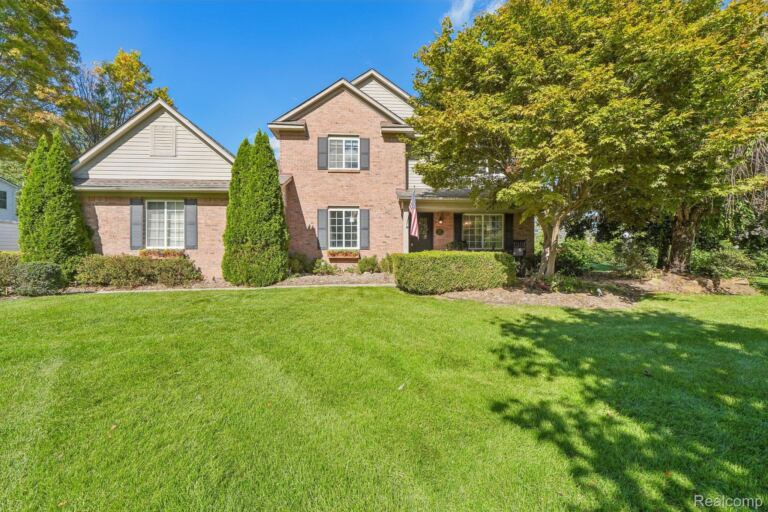 337 Mill Pond Ln, Milford
