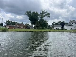 9510 Buckingham, White Lake