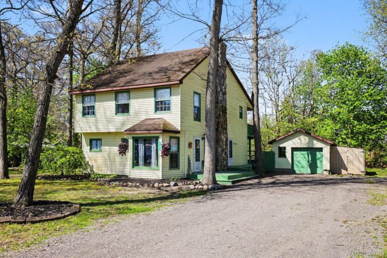 4725 Hickory Dr, Highland
