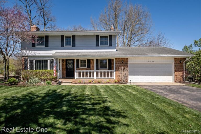 10420 Cedar Point Dr, White Lake