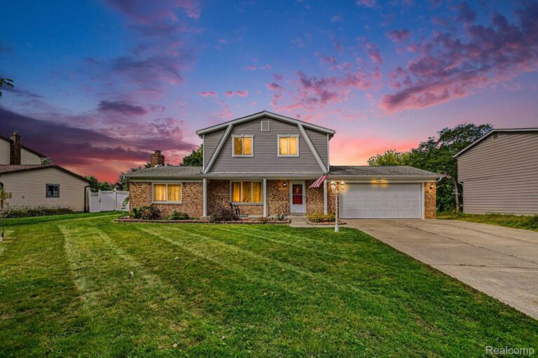 6101 Barker Dr, Waterford