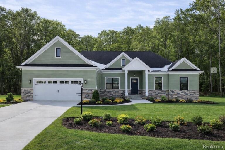 1 Timber Trl, Tyrone Township