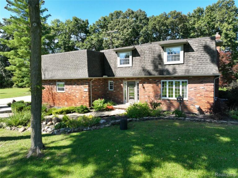 2427 Karen Dr, Howell