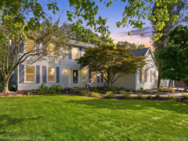 9659 Alger Dr, Brighton Township