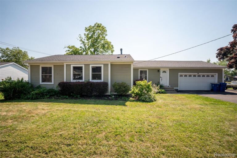 1298 S Cass Lake Rd, Waterford