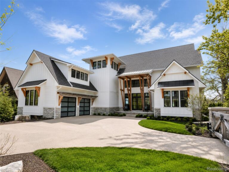 12530 Woodhull Landing, Fenton