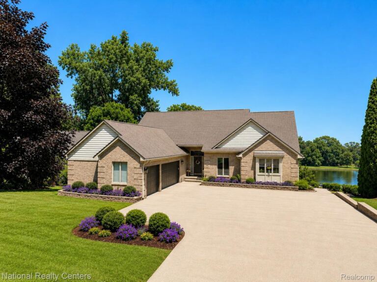 3380 E Benstein Rd W, Commerce Charter Township