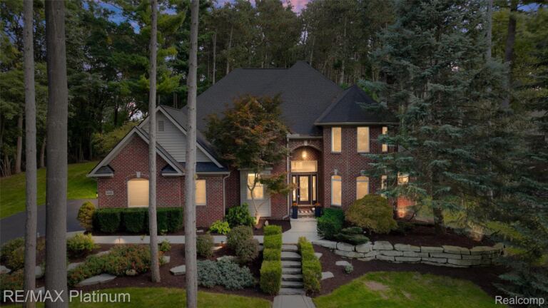 5431 Arbor Bay Dr, Genoa Township