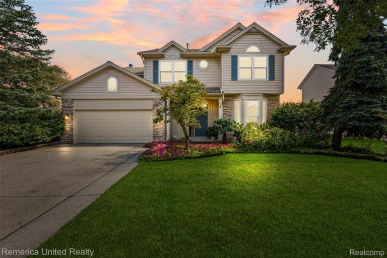1030 Shetland Dr, South Lyon