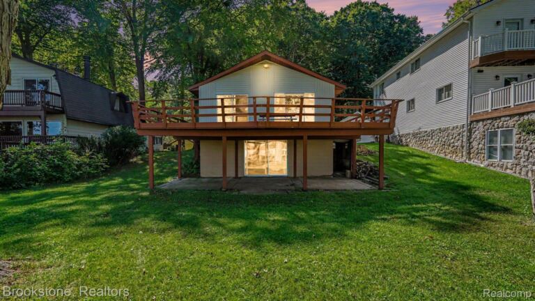 5267 Redding Dr, Hamburg