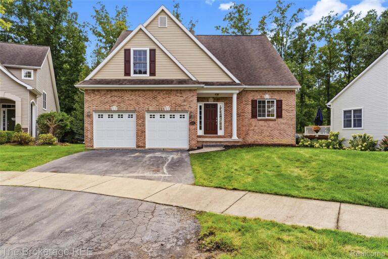 10199 Edgewood Dr, Grand Blanc