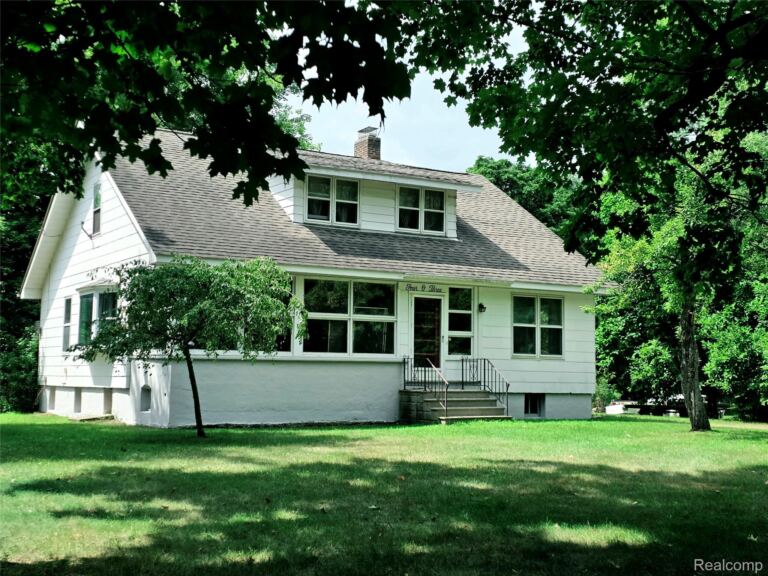 403 East Rd, Holly
