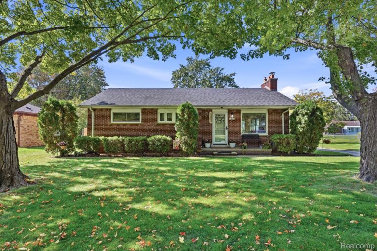 2272 Middlebelt Rd, West Bloomfield