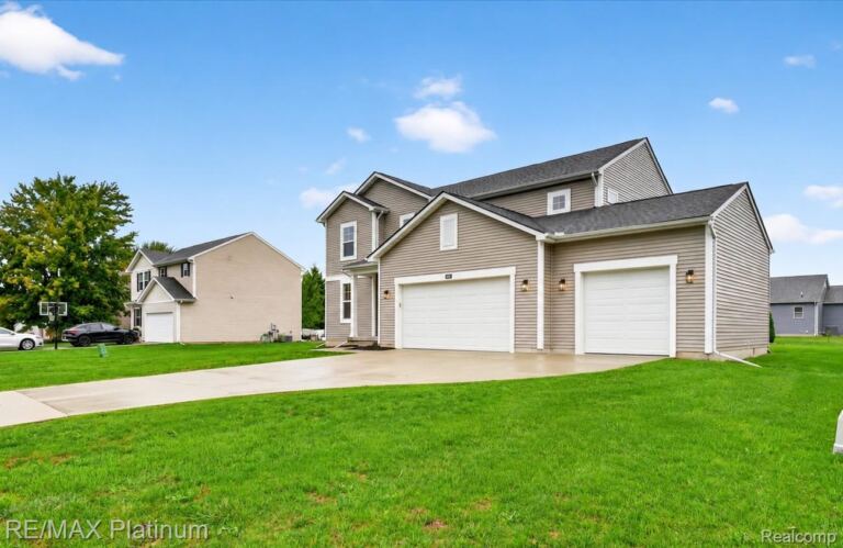 4465 Daniel Dr, Grand Blanc