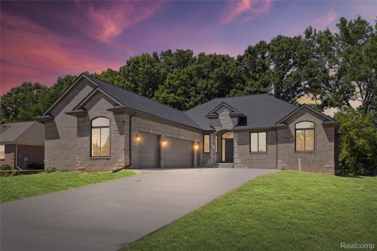 6429 Jamie Ln, Grand Blanc