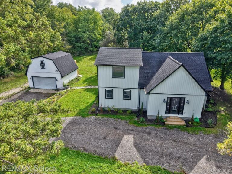 12111 Linden Rd, Fenton