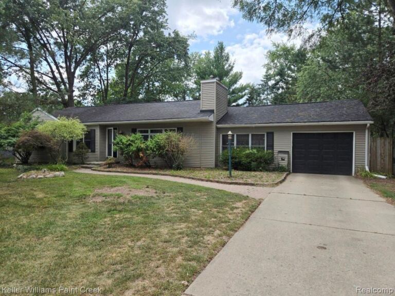 2438 Archdale, West Bloomfield