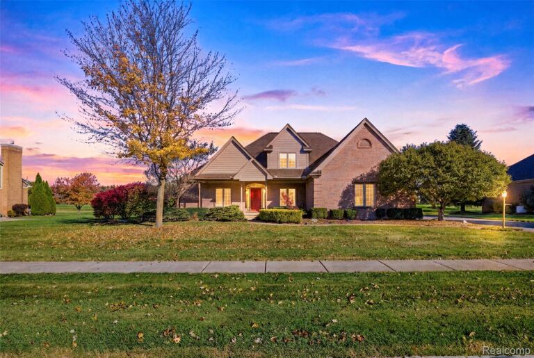 490 Gleneagles, Highland Charter Township