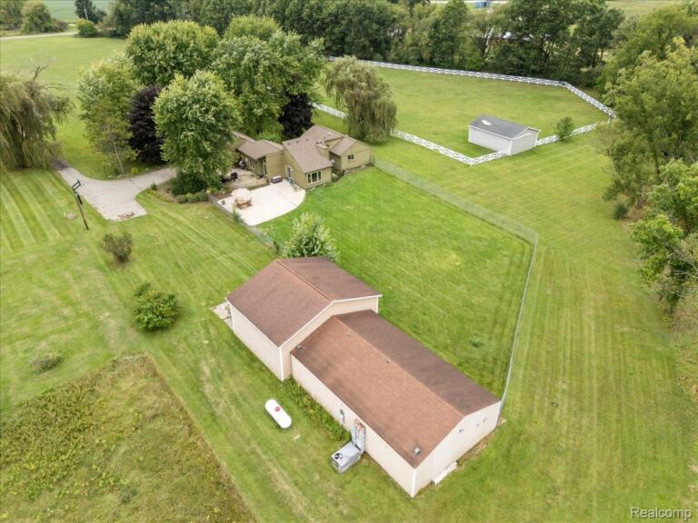 15681 Arnold Rd, Unadilla Township