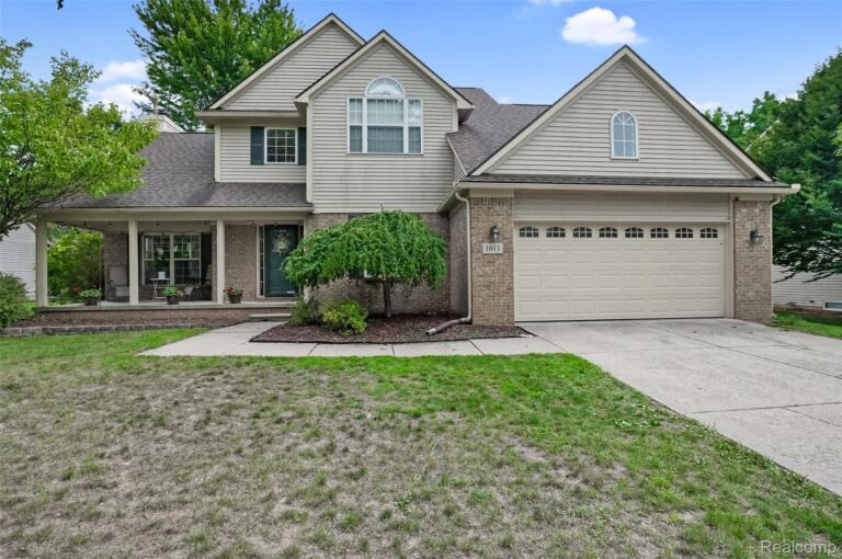 1013 Oak Cluster Dr, Howell