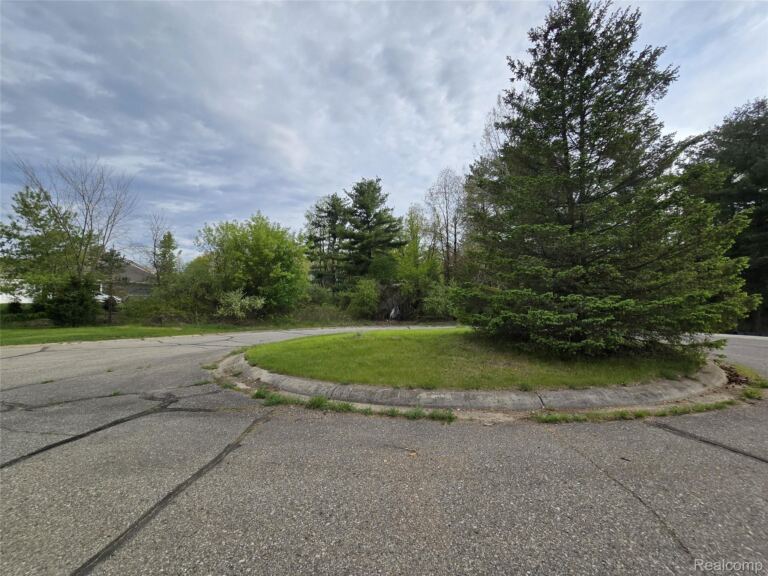 3831 Michael Ct, White Lake