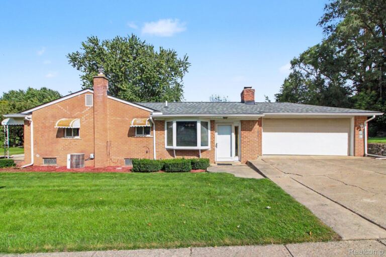 1085 Queen Ct, Milford