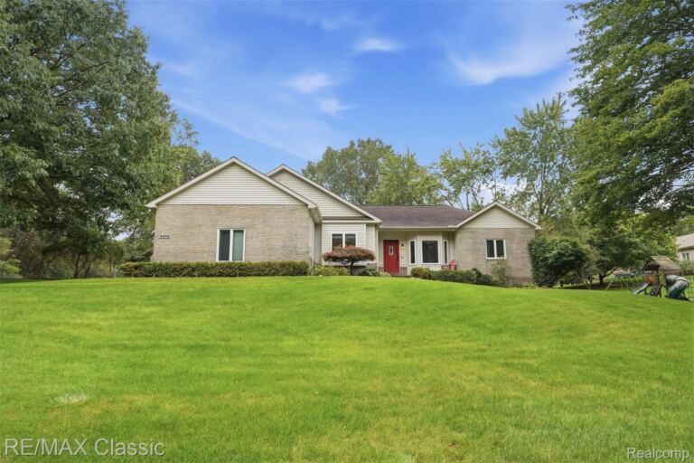 5472 E Alyssa Ct, White Lake Charter Township
