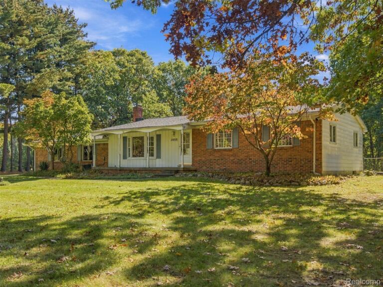 11428 White Lake Rd, Tyrone Township