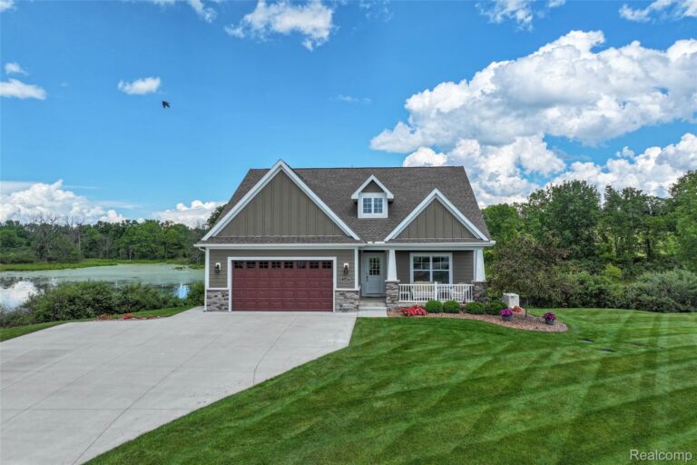 4800 Chestnut Springs Dr, Genoa Township
