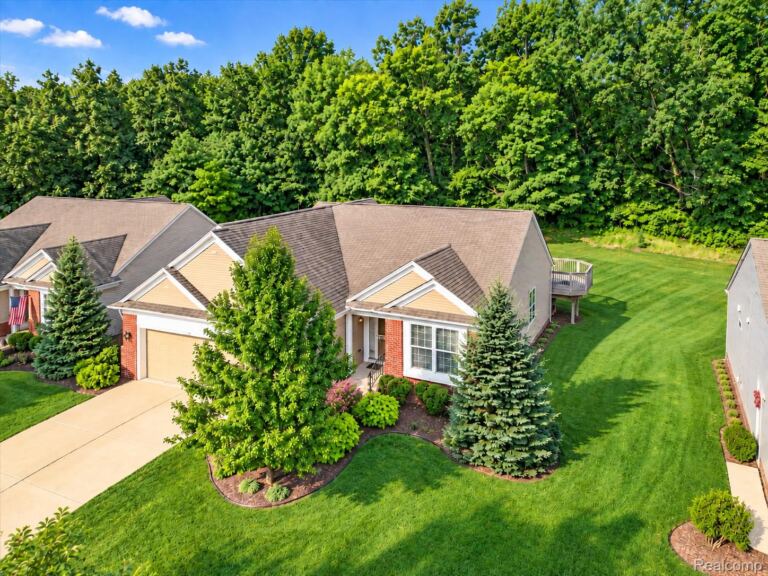 3578 Rainier Dr, Oceola Township
