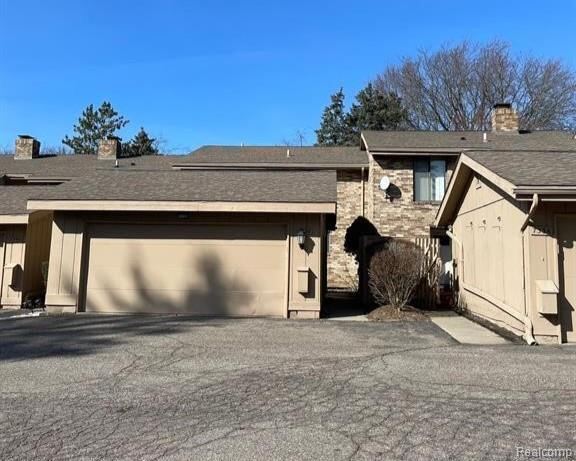 7338 Creek View Ct, West Bloomfield